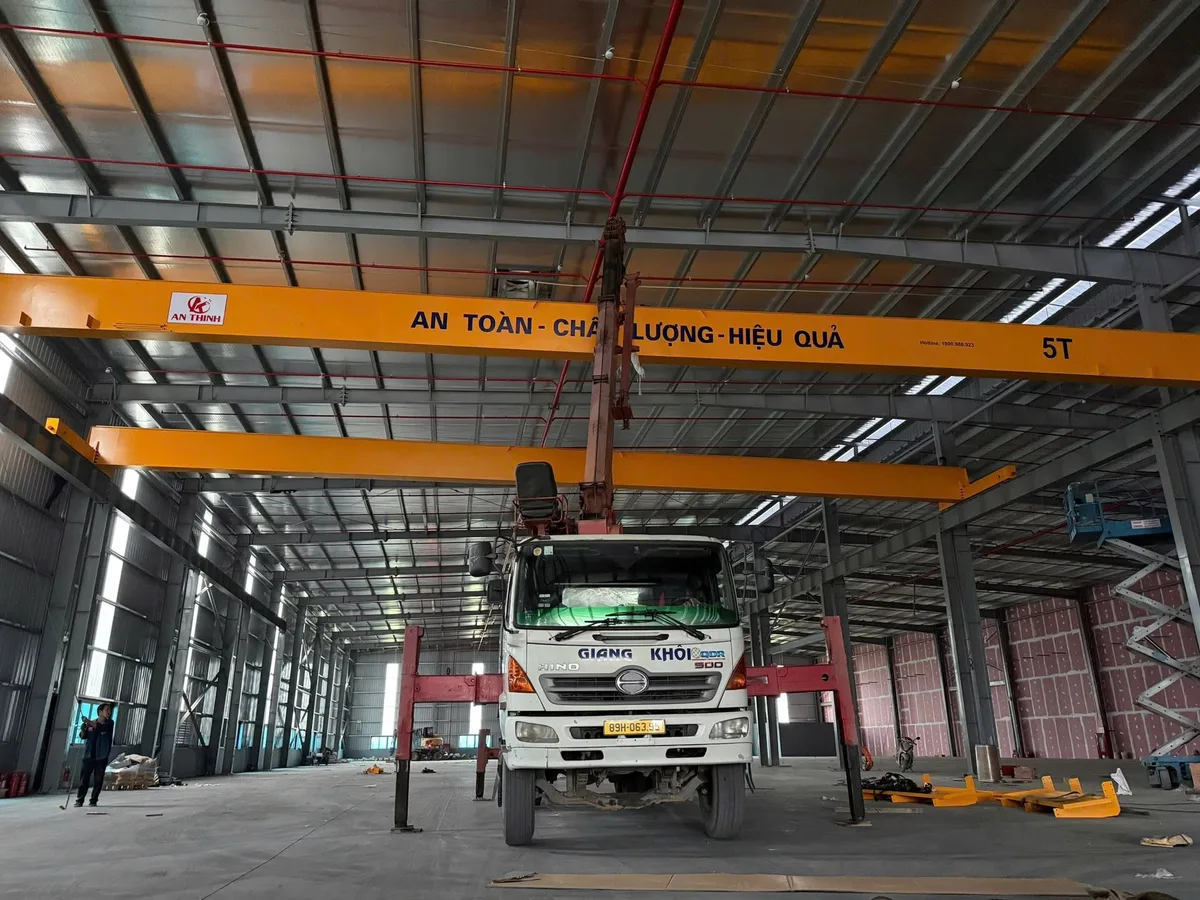 Xe cẩu 5 tấn - Hino UNIC Xe cẩu Giang Khôi Hưng Yên